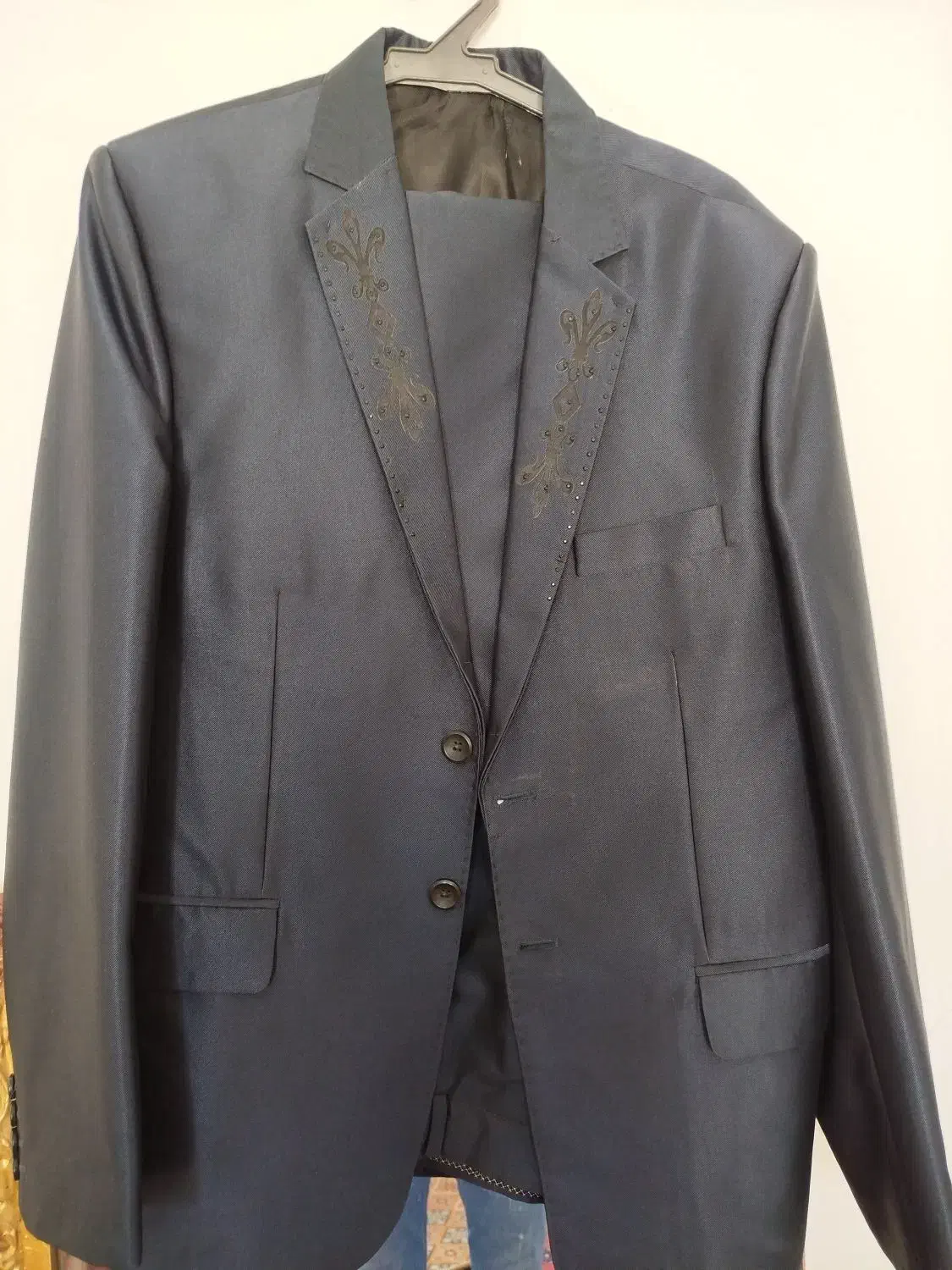 کت شلوار|لباس|سربیشه, |دیوار