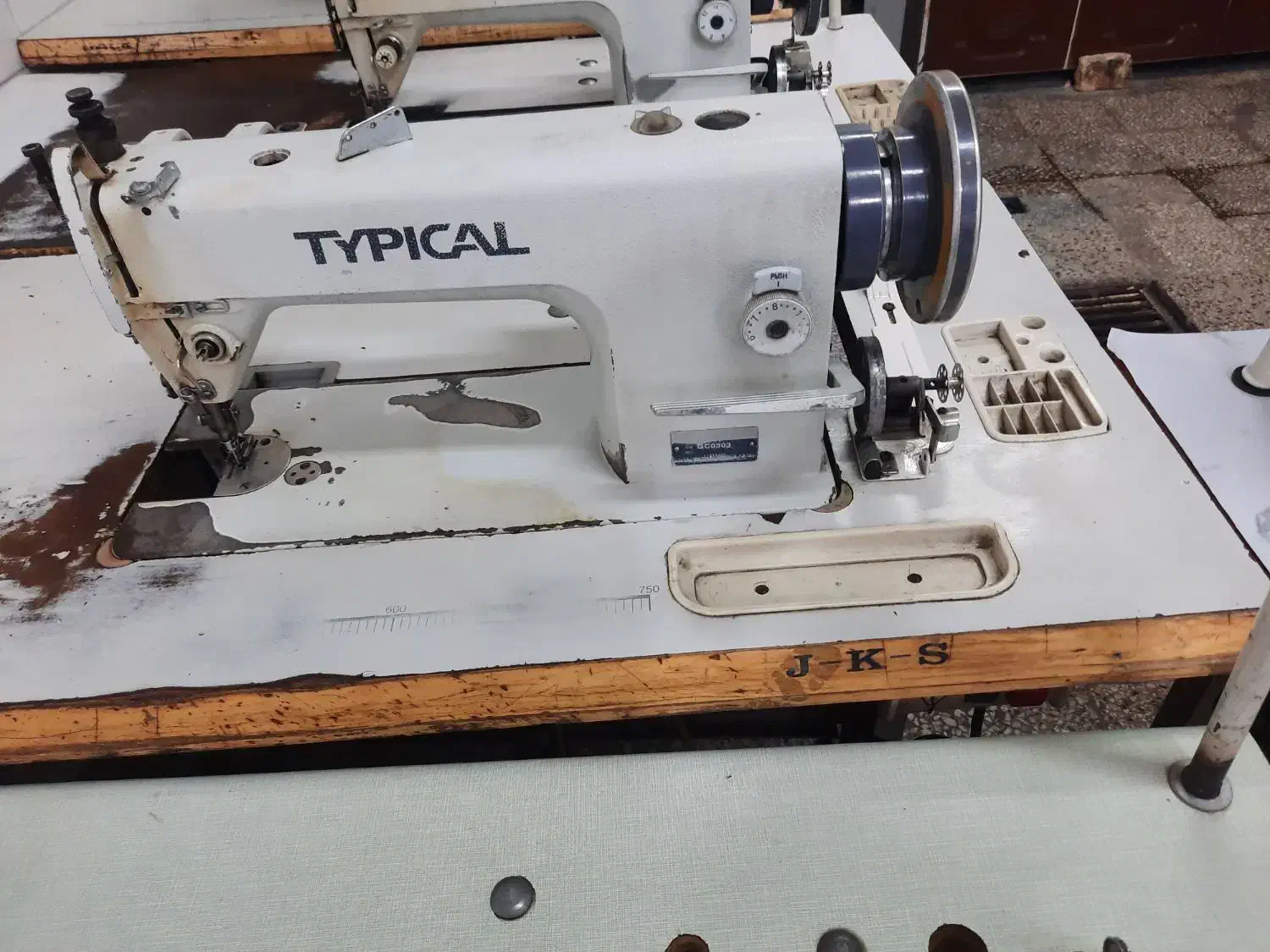 ضخیم دوز دوپایه|چرخ خیاطی و ریسندگی|اصفهان, باتون|دیوار