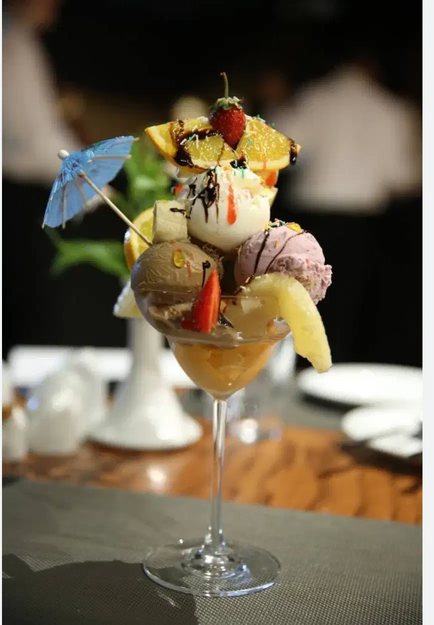 یه نیروی حرفه ای جهت کافه بستنی|استخدام خدمات فروشگاه و رستوران|تهران, شیخ هادی|دیوار