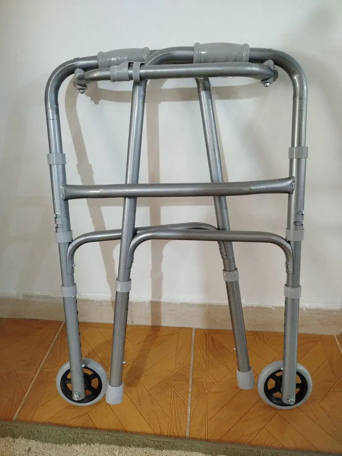 واکر چرخ دار تاشو جمع شو نو|آرایشی، بهداشتی، درمانی|گنبد کاووس, |دیوار