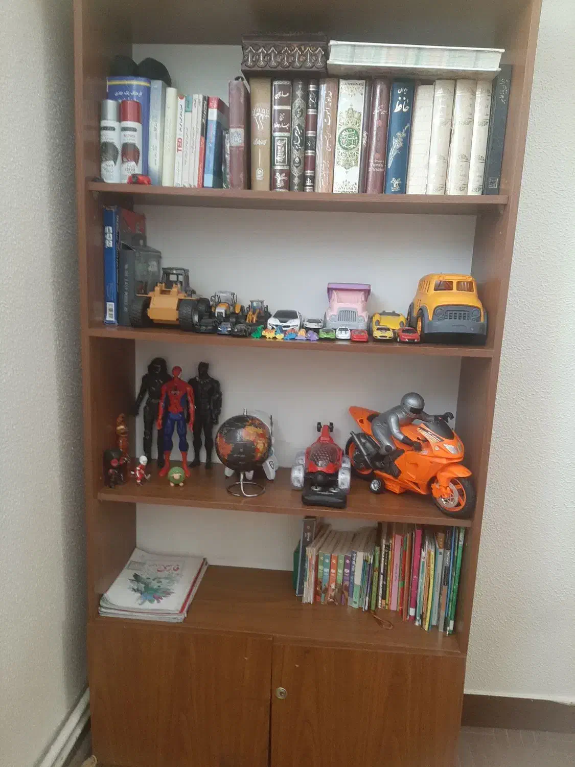 کتابخانه|کتابخانه، شلف، قفسههای دیواری|شاهینشهر, بنیاد ازدواج|دیوار