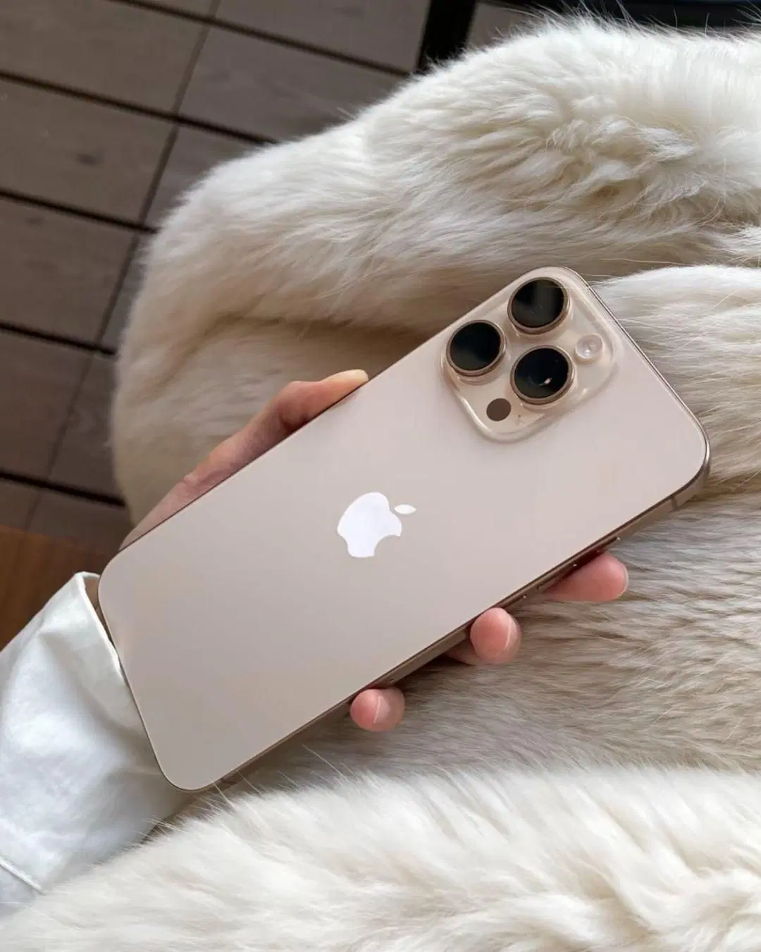 رنگ Gold آیفون 16طرح اپل camera zoom|موبایل|بجنورد, |دیوار
