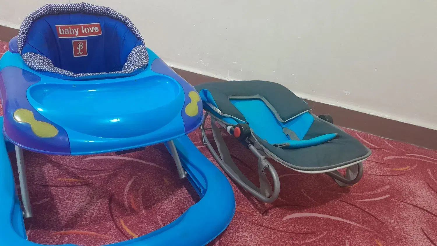 روروک و نی نی لالا|کالسکه و لوازم جانبی|باغ ملک, |دیوار