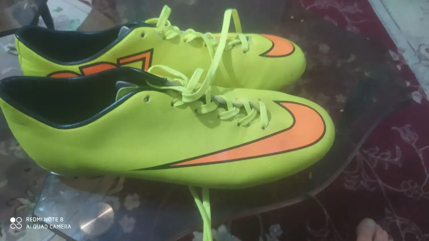 کفش استوک فوتبالی|کیف، کفش، کمربند|اندیشه, اندیشه فاز ۱|دیوار