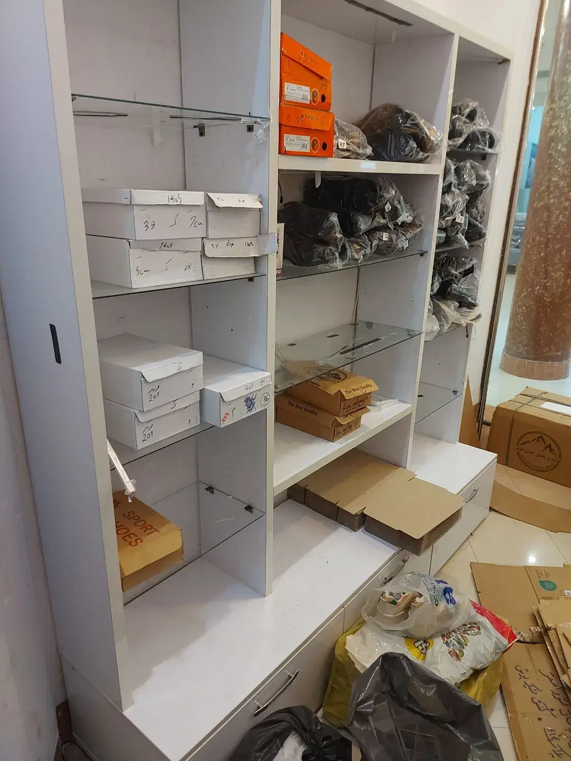 ویترین و قفسه ۵ تومن|بوفه، ویترین، کنسول|اردبیل, |دیوار