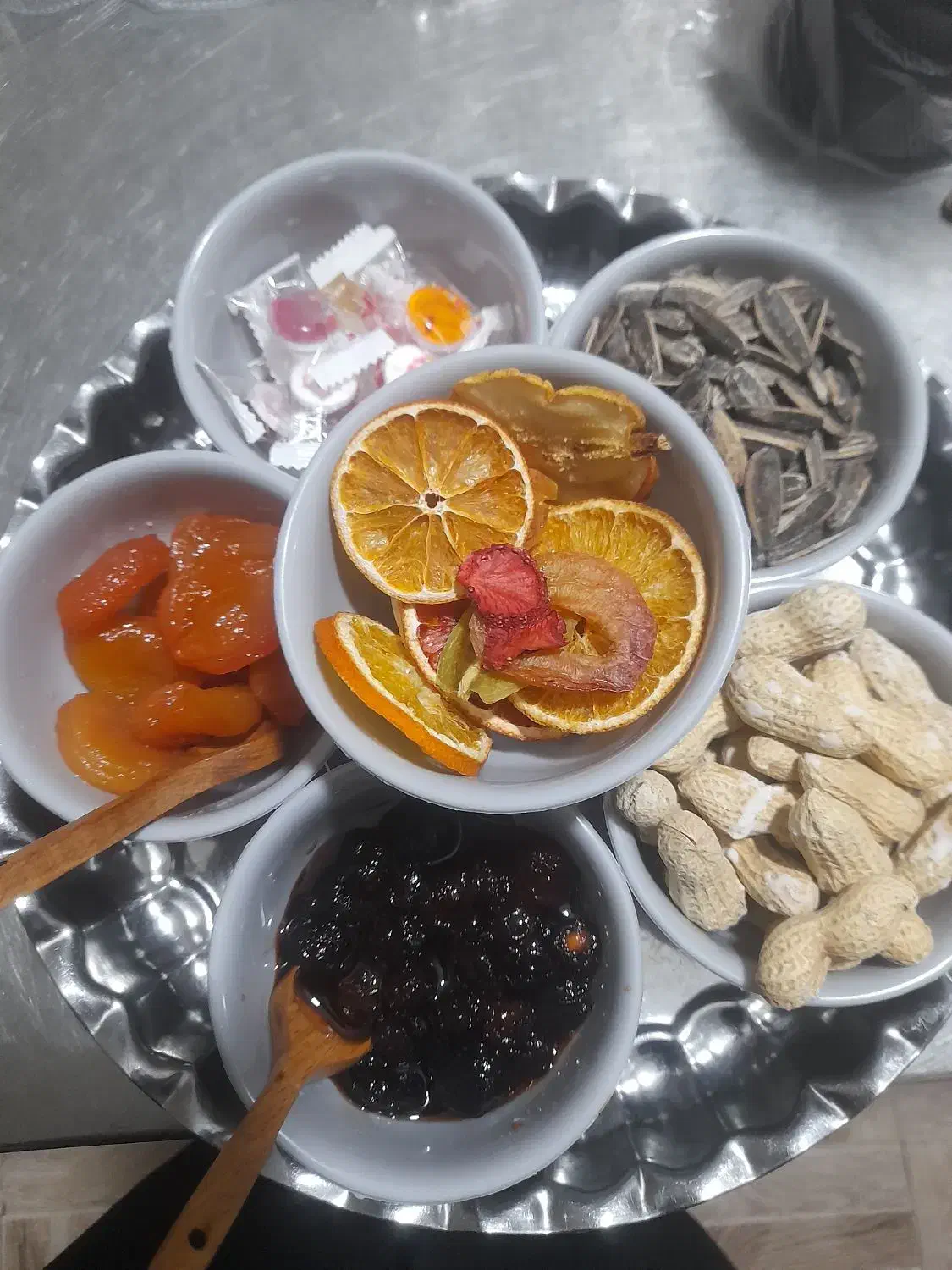 سنت سرا شوکا|خدمات پذیرایی، مراسم|مرزیکلا, |دیوار