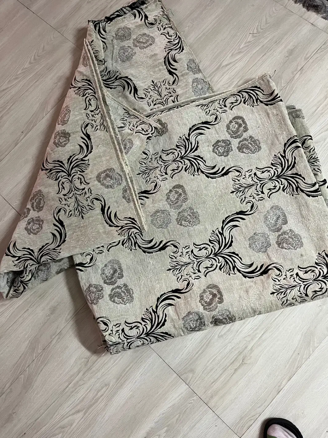 پارچه مخملی رو مبلی خیلی ضخیم و دو رو|لوازم خیاطی و بافتنی|تهران, فاطمی|دیوار