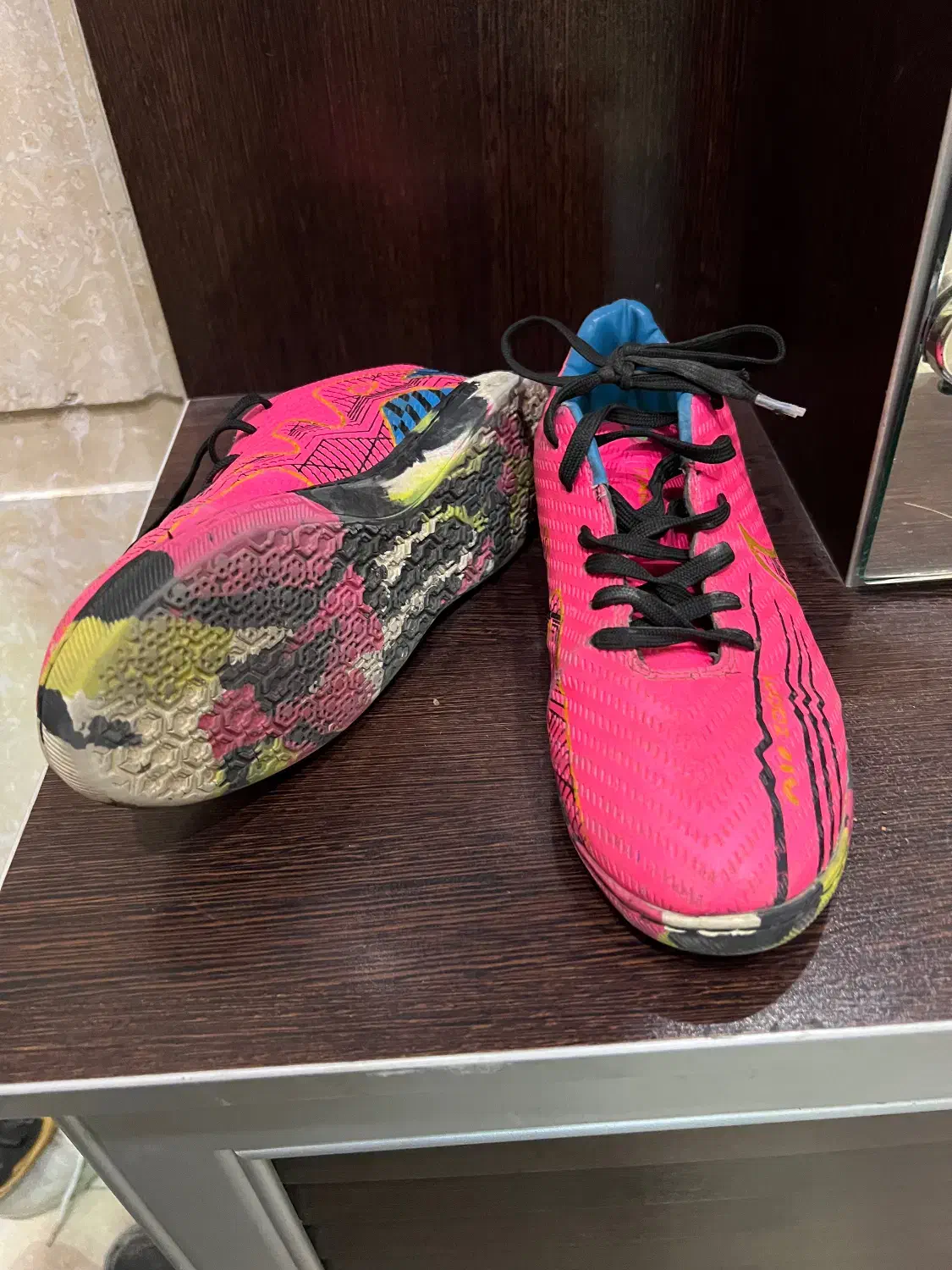 کفش فوتبال|کیف، کفش، کمربند|گنبد کاووس, |دیوار