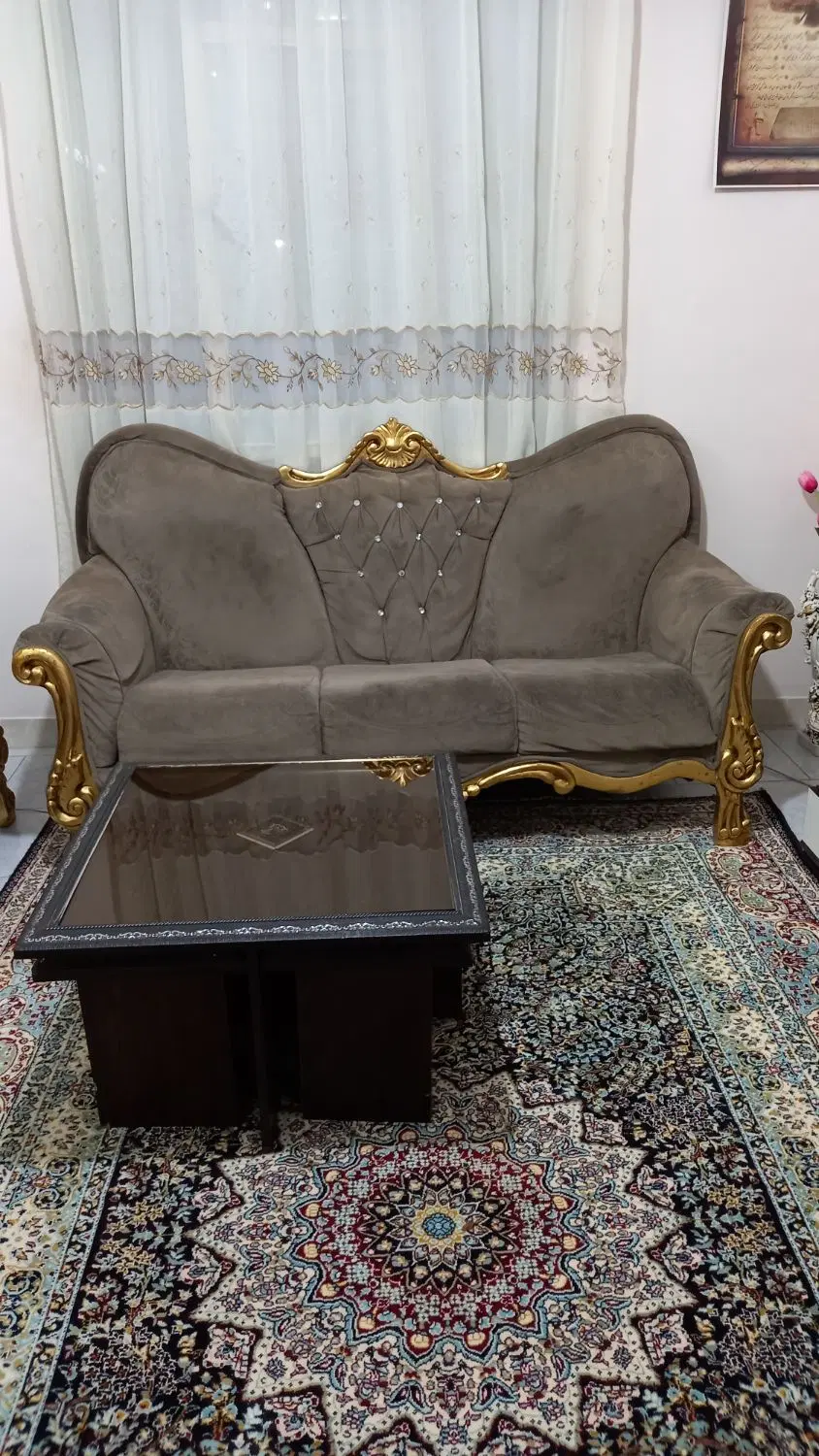 مبل|مبلمان خانگی و میز عسلی|بومهن, |دیوار