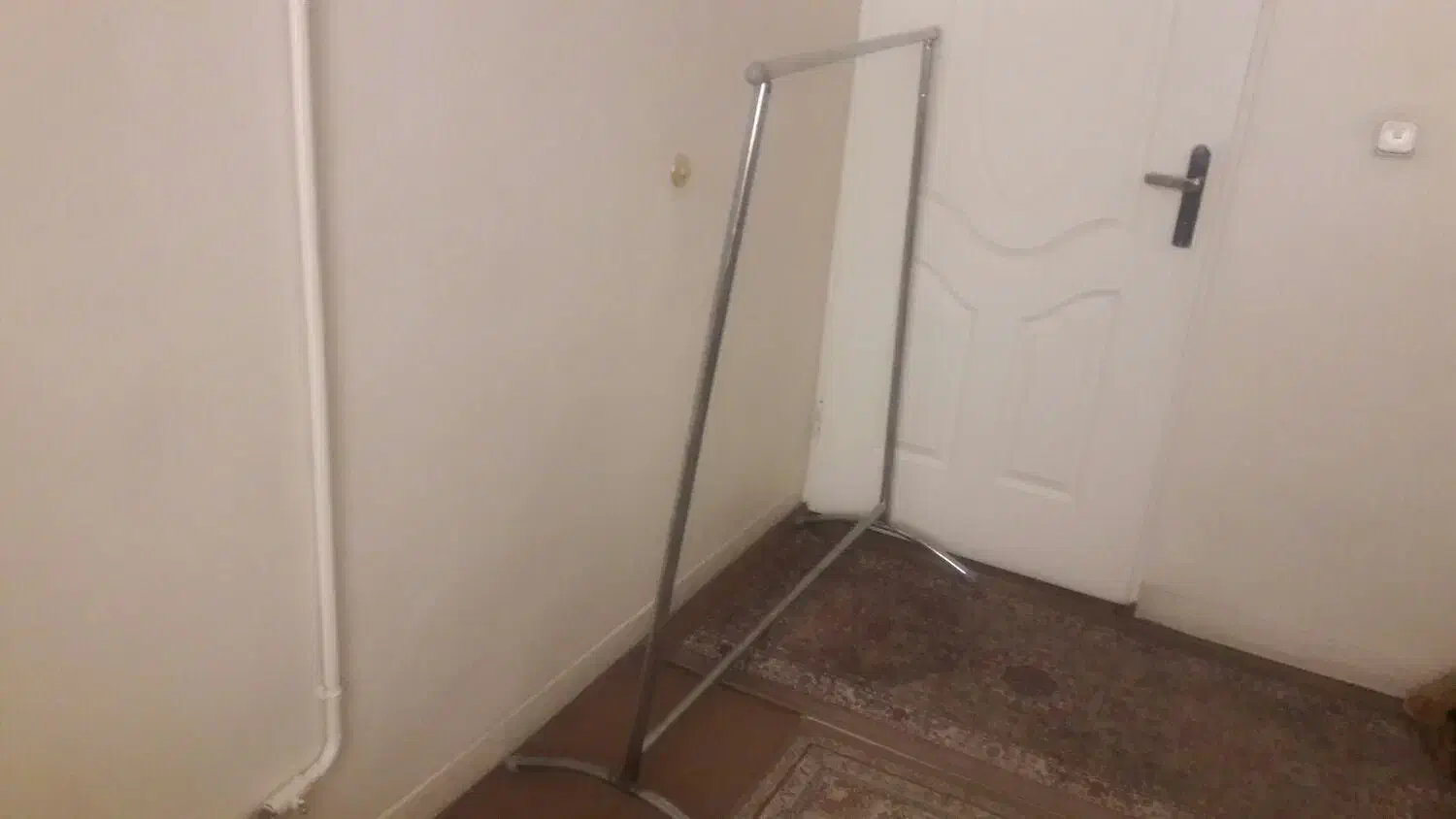 رگال محکم|بندرخت و رختآویز|همدان, |دیوار