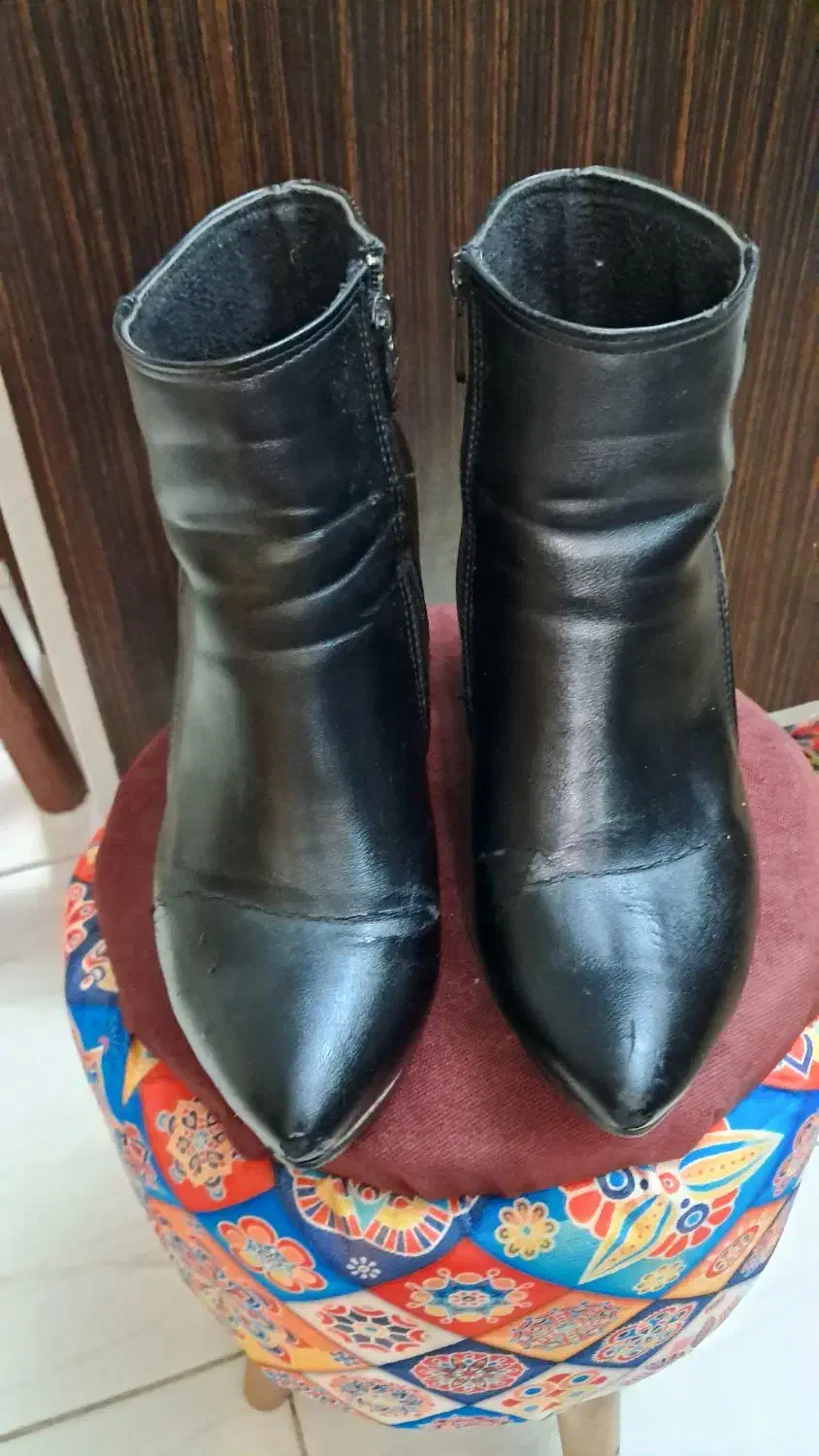 نیم بوت و کفش مجلسی|کیف، کفش، کمربند|رشت, امین الضرب|دیوار