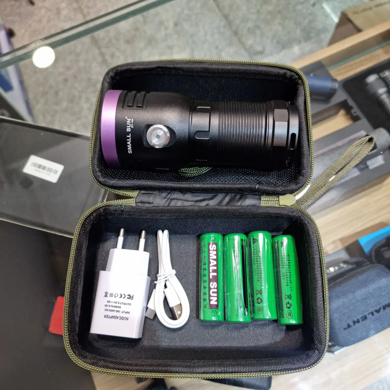 چراغ قوه یووی uv ماورابنفش مخصوص کارشناسی رنگ|کوهنوردی و کمپینگ|تهران, لاله زار|دیوار