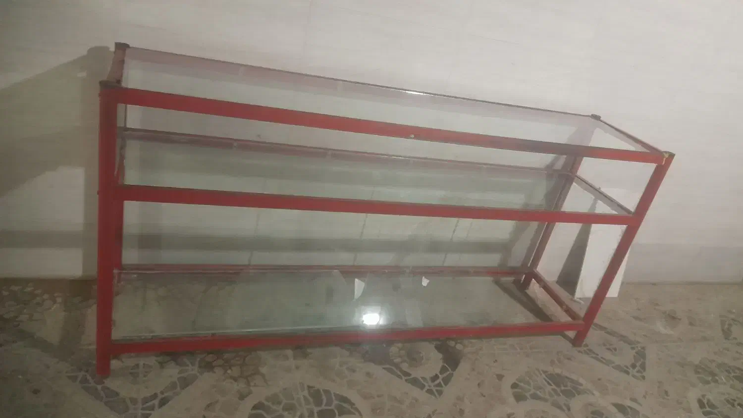 ویترین دست دوم سالم و تمیز قیمت مناسب|بوفه، ویترین، کنسول|دلوار, |دیوار