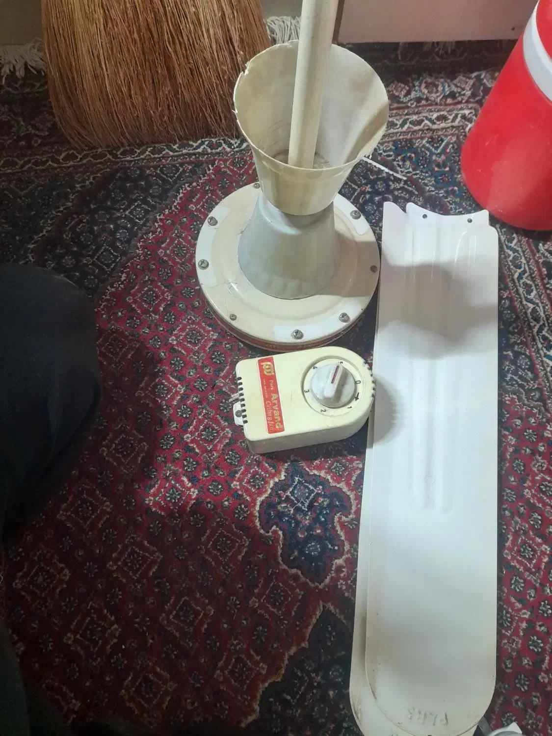 پنکه سقفی قدیمی محکم|پنکه و تصفیهکنندهٔ هوا|پرند, فاز ۵|دیوار