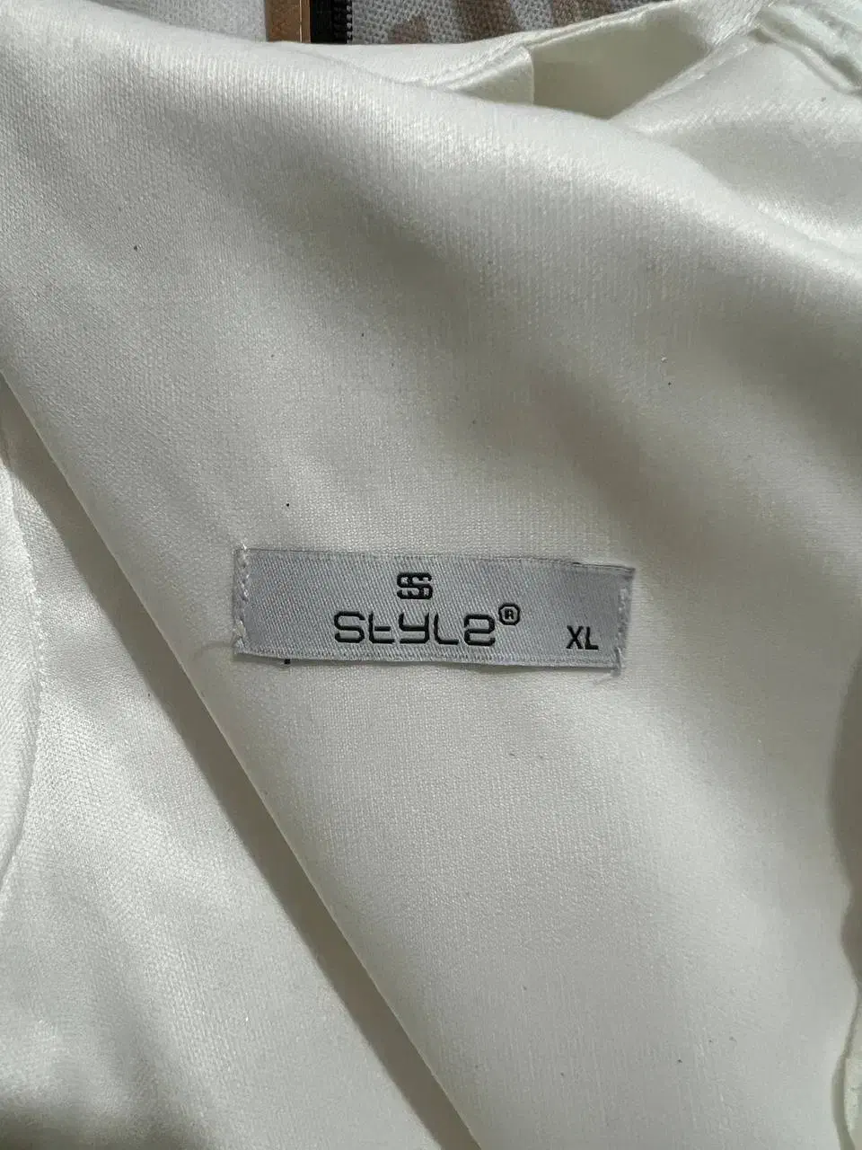 لباس شب سفید پوشیده|لباس|کبودرآهنگ, |دیوار