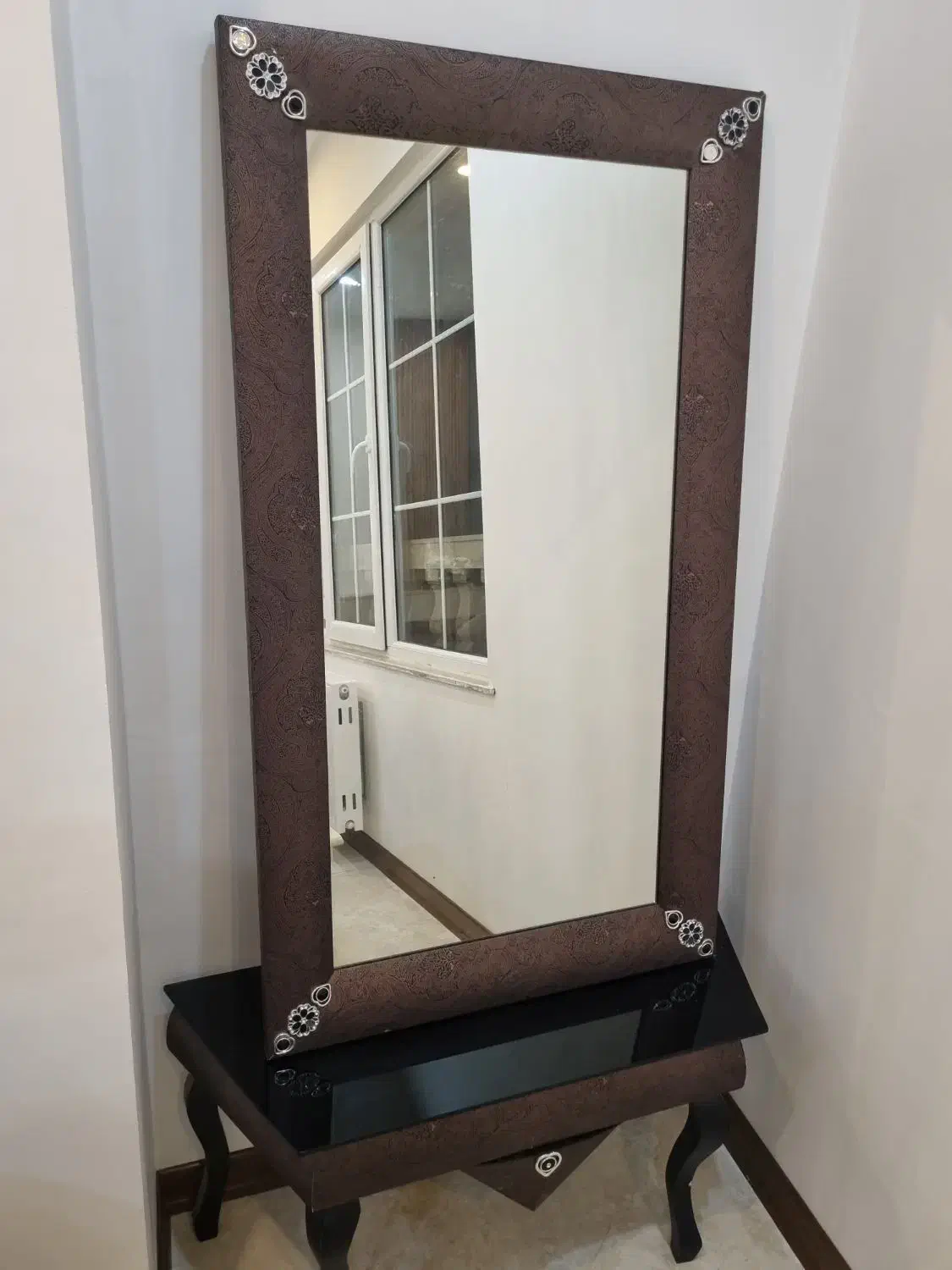 اینه|آینه|رشت, فلسطین|دیوار