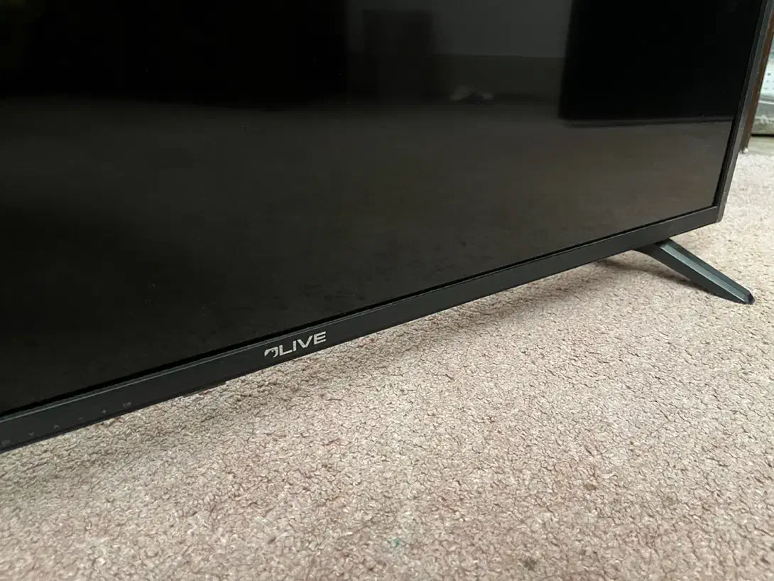 تلویزیون ۴۳اینچ الیو خیلی تمیز|تلویزیون و پروژکتور|شاهرود, |دیوار