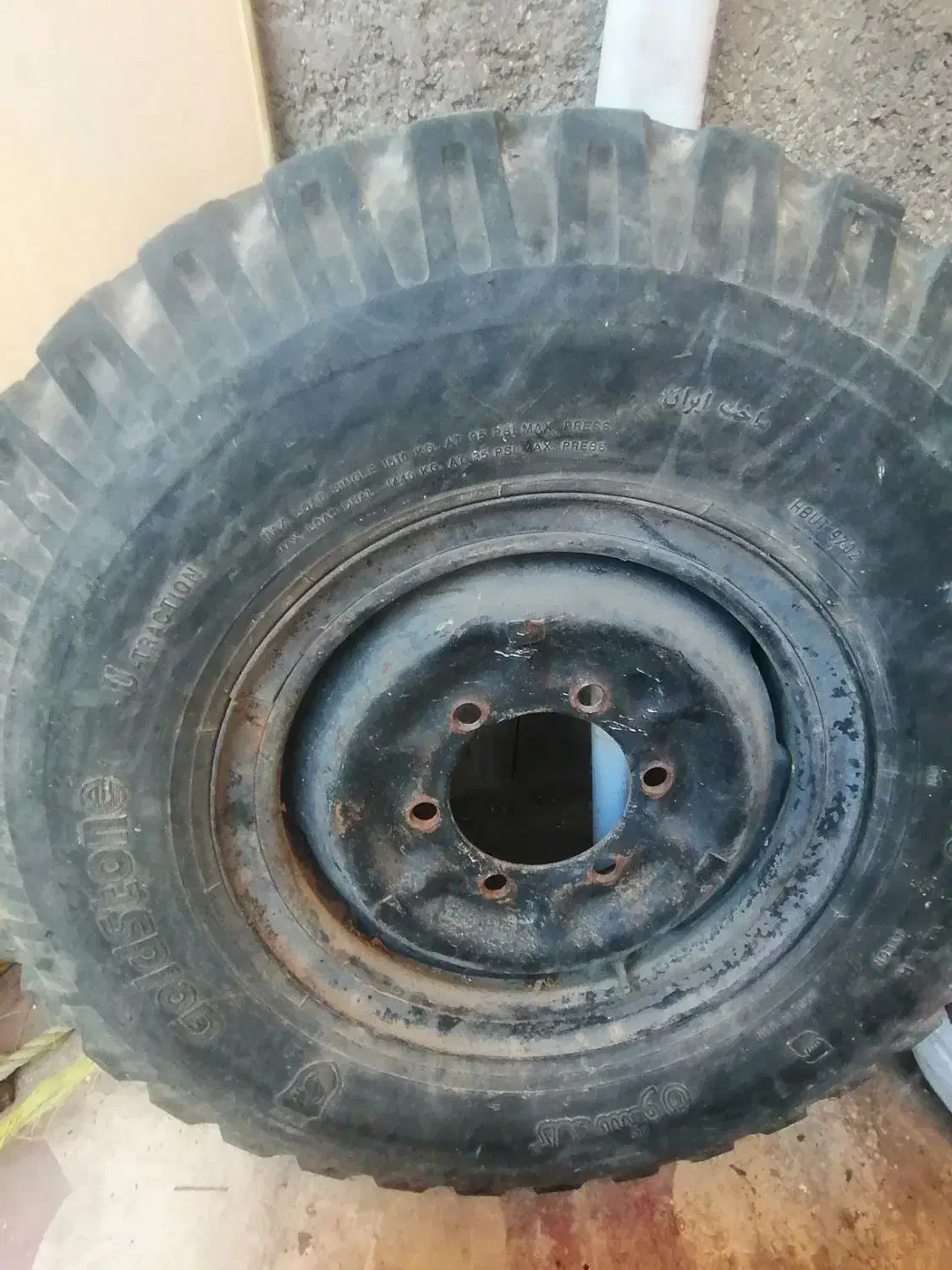 لاستیک|قطعات یدکی و لوازم جانبی|شیراز, کوشک میدان|دیوار