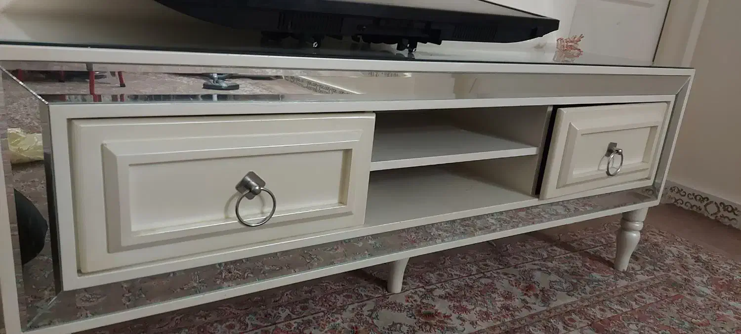 میز تی وی آینه ایی کاملا سالم|میز تلویزیون|ری, حمزهآباد|دیوار