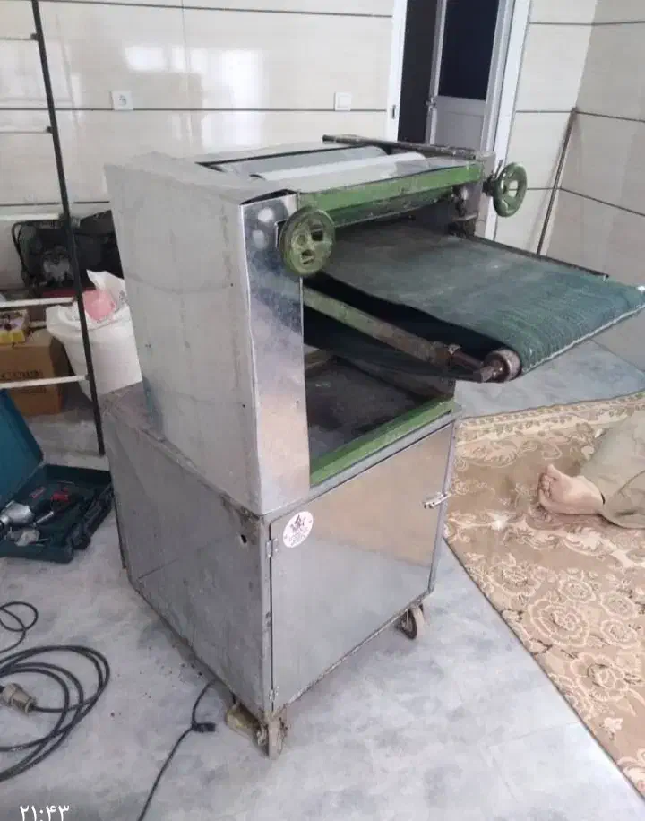 فروش خمیر پهن کن (شاطر برقی) و تنور گازی سالم|ماشینآلات صنعتی|شیراز, غدیر جنوبی|دیوار