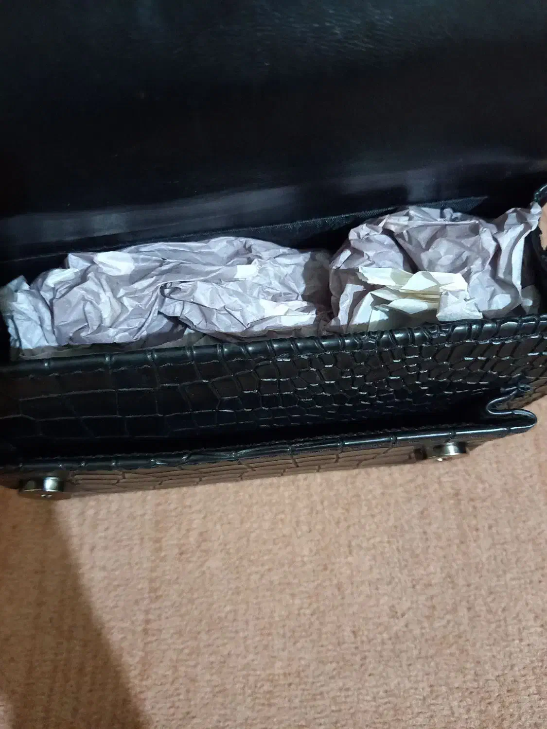 کیف|کیف، کفش، کمربند|دورود, |دیوار