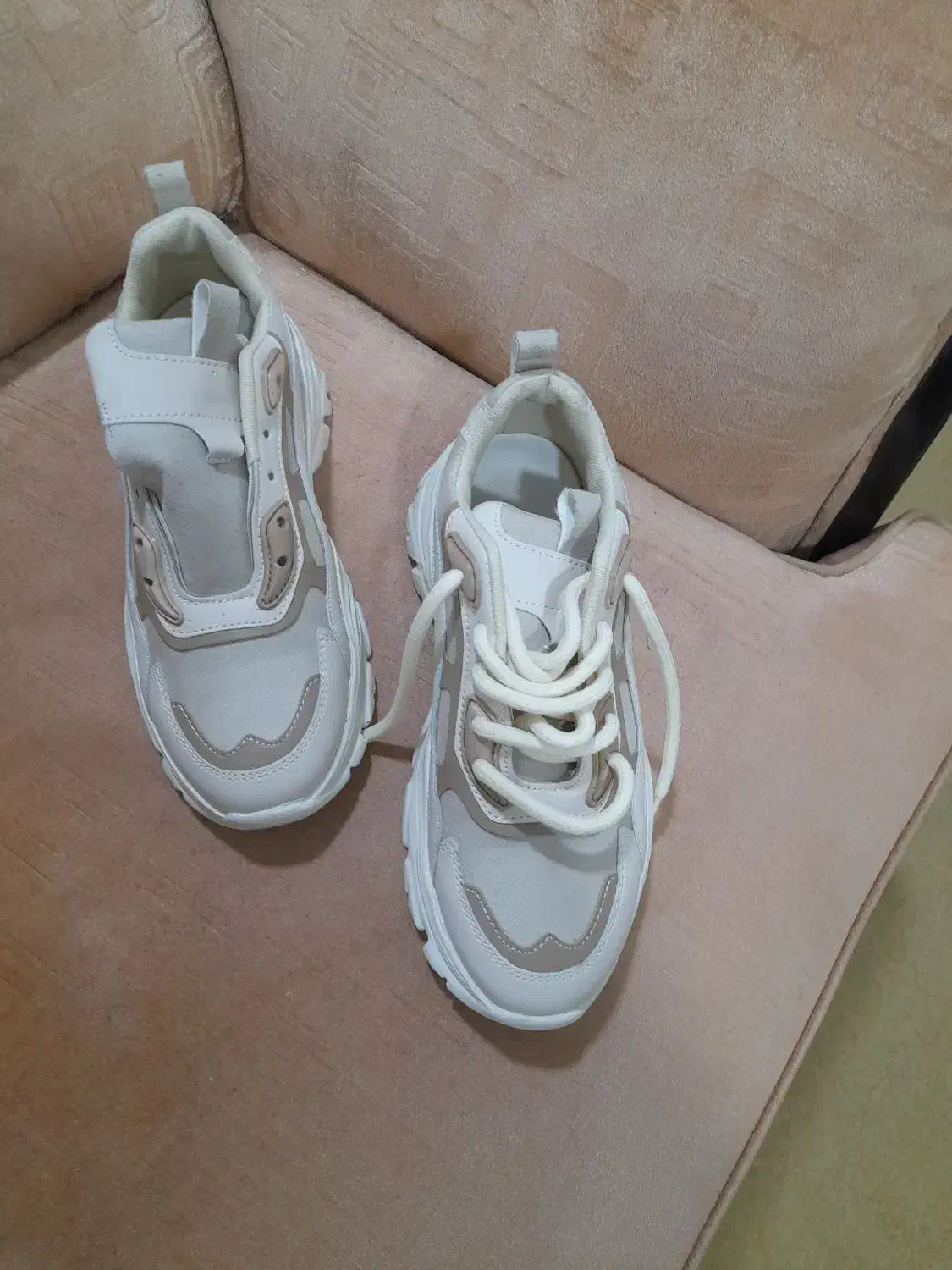 ی جفت کفش|کیف، کفش، کمربند|مراغه, |دیوار