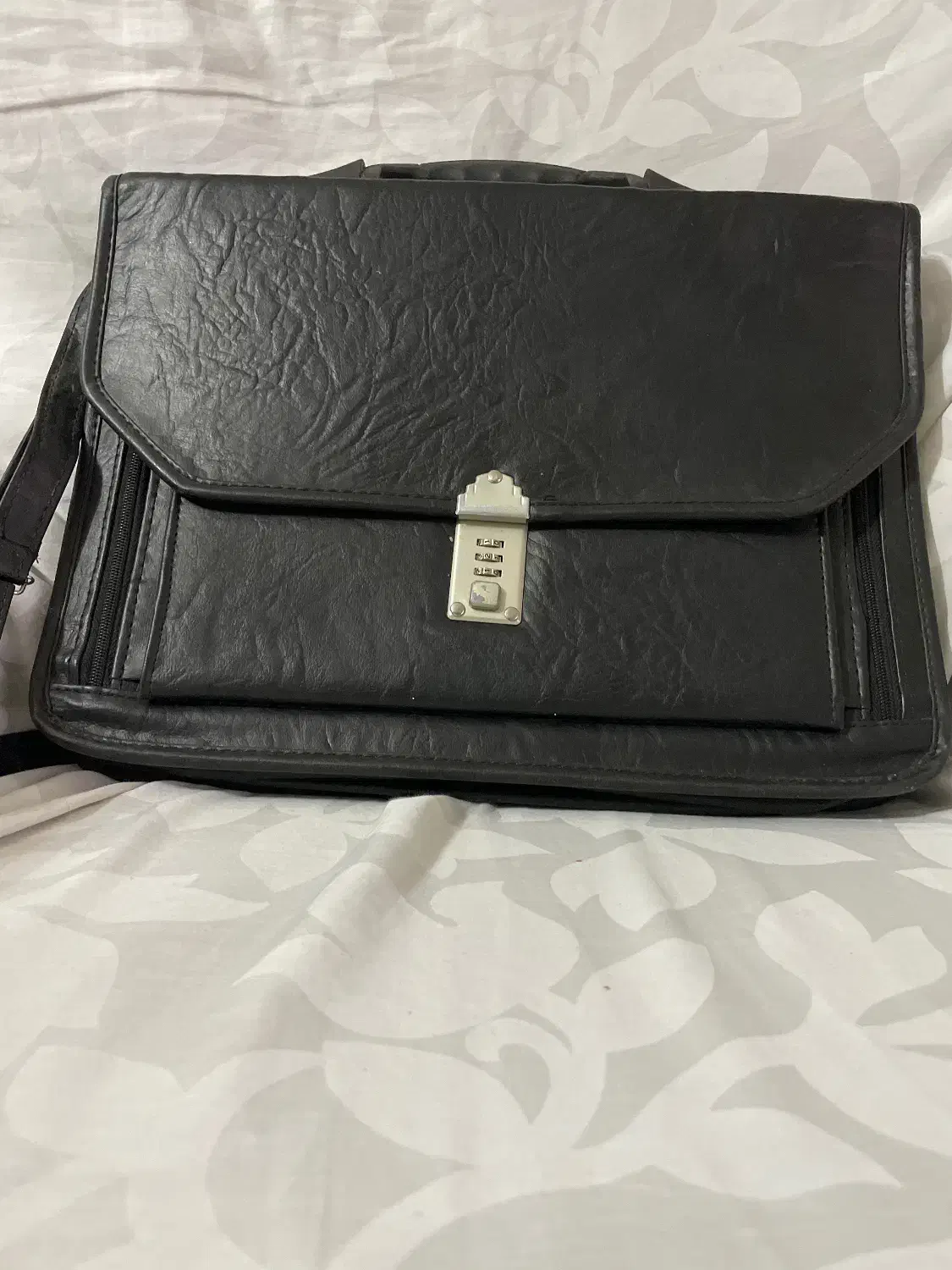 کیف|کیف، کفش، کمربند|کرمان, |دیوار