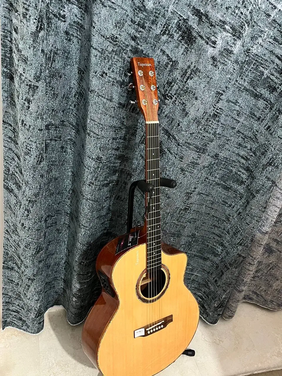 گیتار آگوستیک|گیتار، بیس، امپلیفایر|قیامدشت - خاورشهر, |دیوار