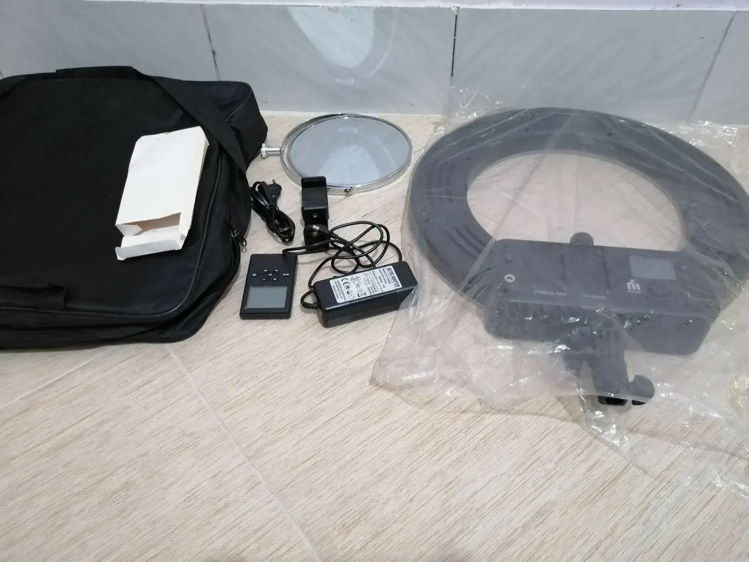 رینگ لایت آینه دار پروفشنال بهمراه پایه پروفشنال|دوربین عکاسی و فیلمبرداری|سبزوار, کاشفی شمالی (دادگستری)|دیوار