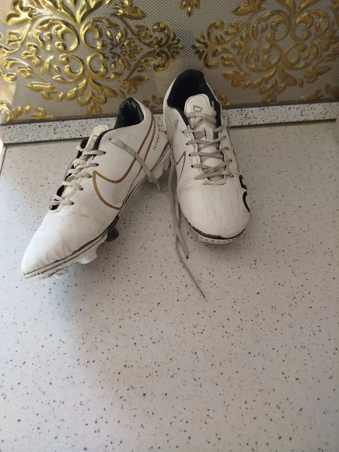 کفش چمن|کیف، کفش، کمربند|شیروان (خراسان), |دیوار