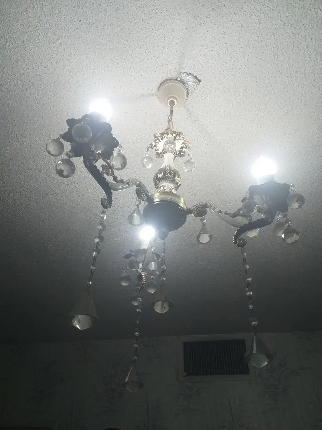 لوستر سه شاخه رنگ سفید|لوستر و چراغ آویز|اسلام‌شهر, شهرک واوان|دیوار