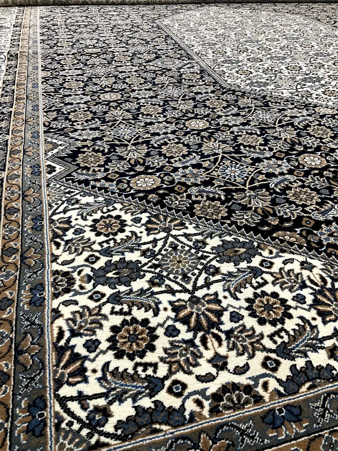 فرش ۱۲ متری سالم با طرح کلاسیک|فرش|گرگان, |دیوار