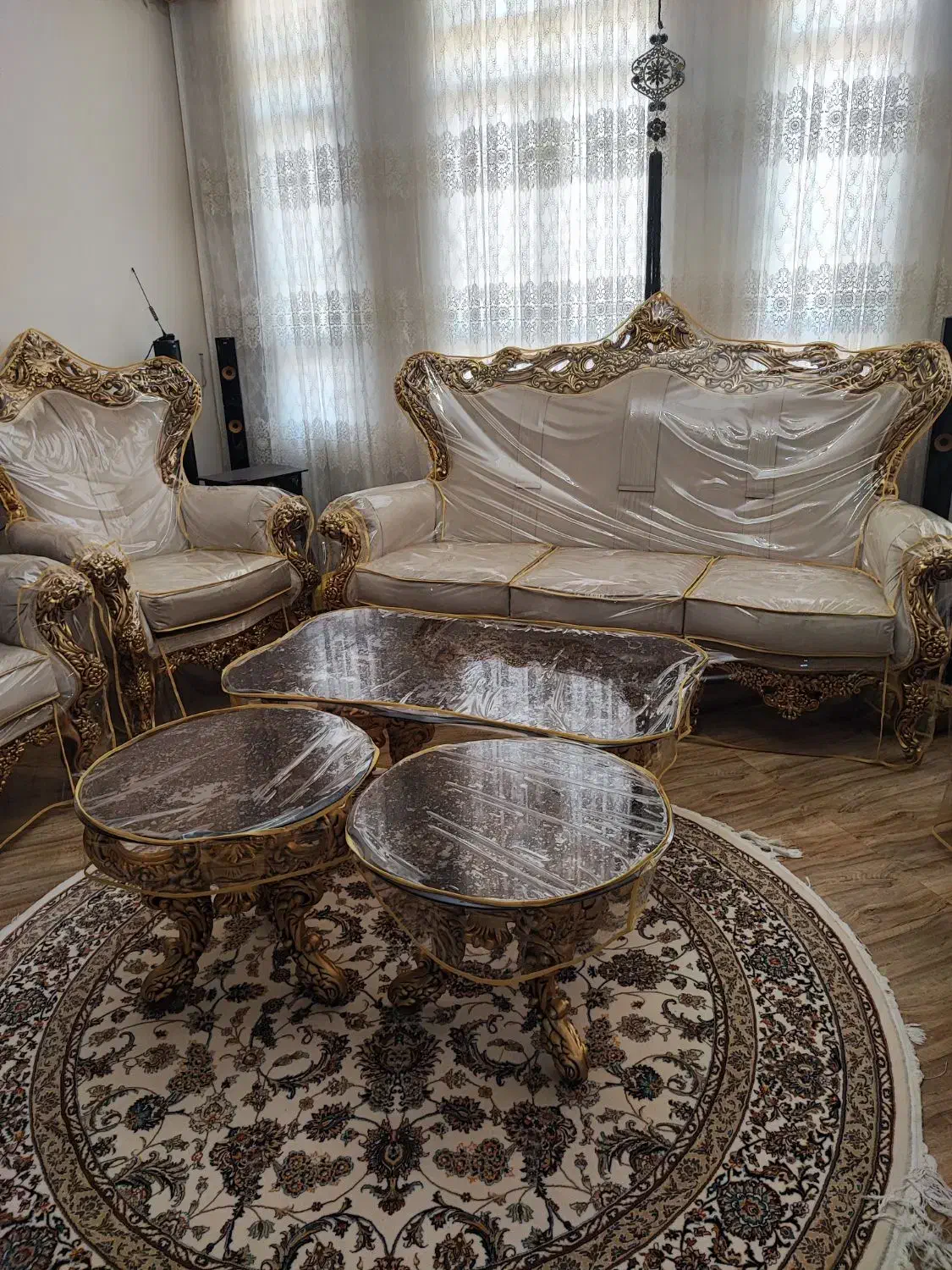 مبل سلطنتی شیک بسیار تمیز|مبلمان خانگی و میز عسلی|قم, شهرک قدس|دیوار