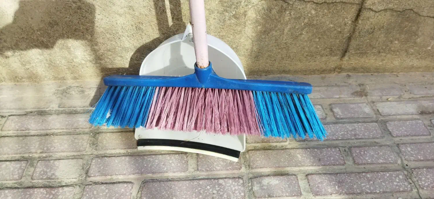 تعدادی دبه وگالن|ظروف نگهدارنده، پلاستیکی، یکبارمصرف|کرمانشاه, |دیوار