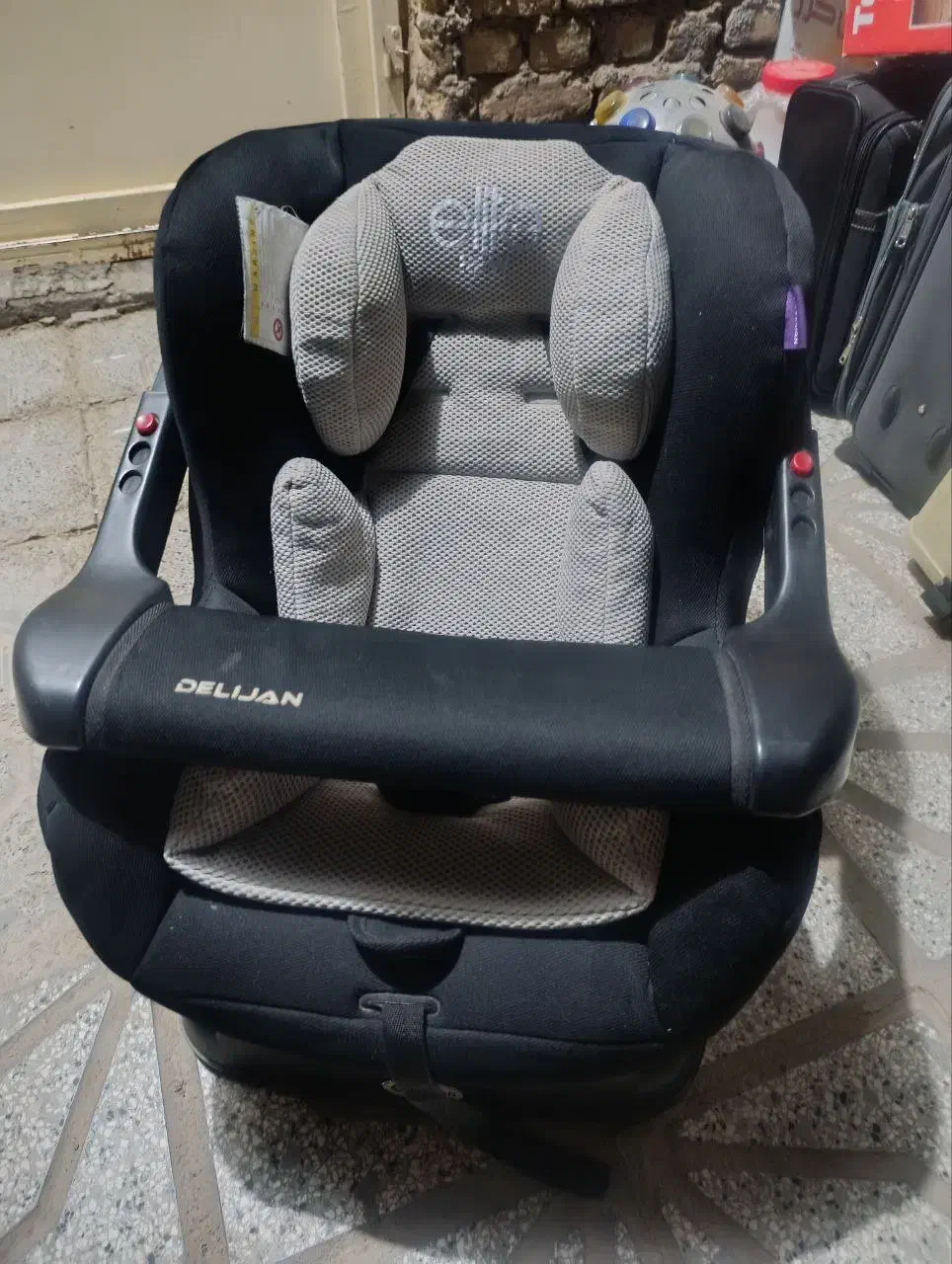 فروش صندلی خودرو کودک دلیجان|تخت و صندلی بچه|خواف, |دیوار