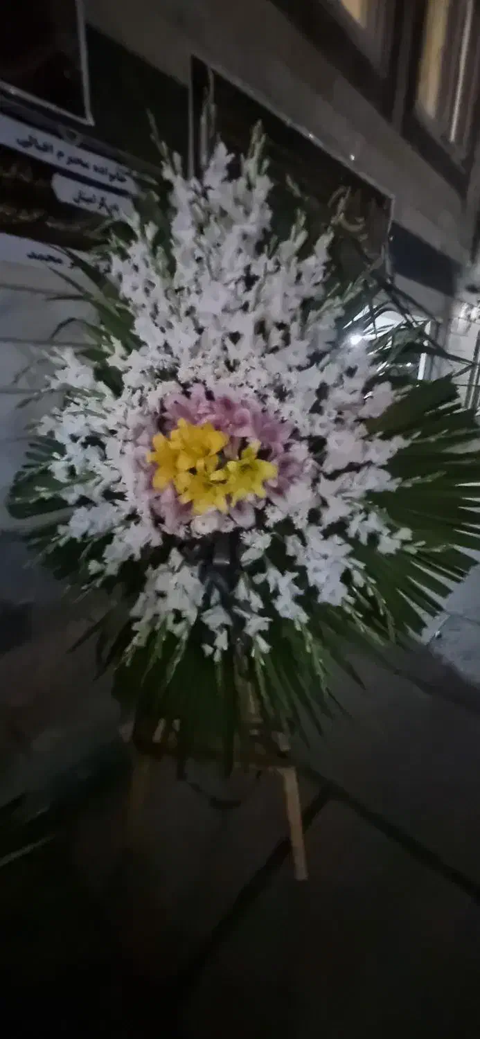 تاج گل تسلیت زیر قیمت|گل و گیاه طبیعی|فردیس, خیام غربی|دیوار