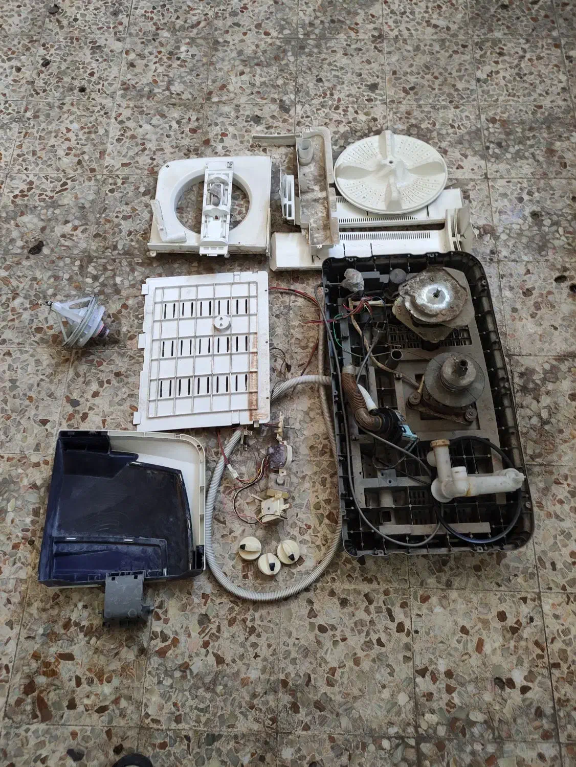 مقداری لوازم لباسشویی|ماشین لباسشویی و خشک‌کن لباس|دزفول, |دیوار