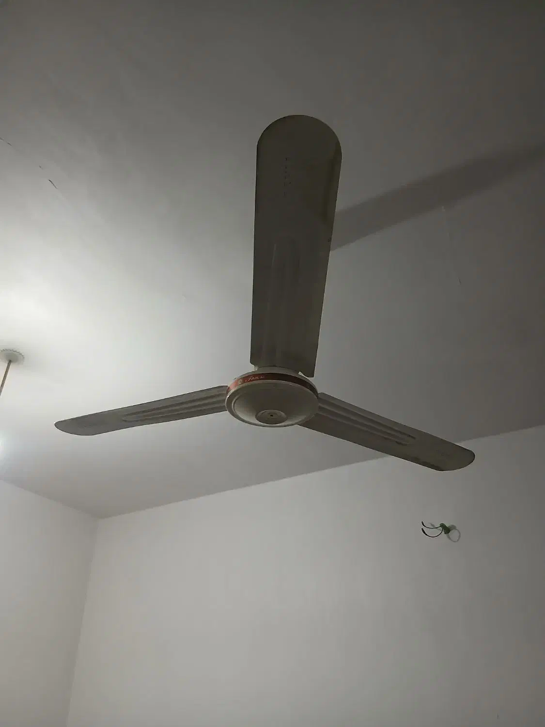 پنکه سقفی|پنکه و تصفیه‌کنندهٔ هوا|شوشتر, |دیوار