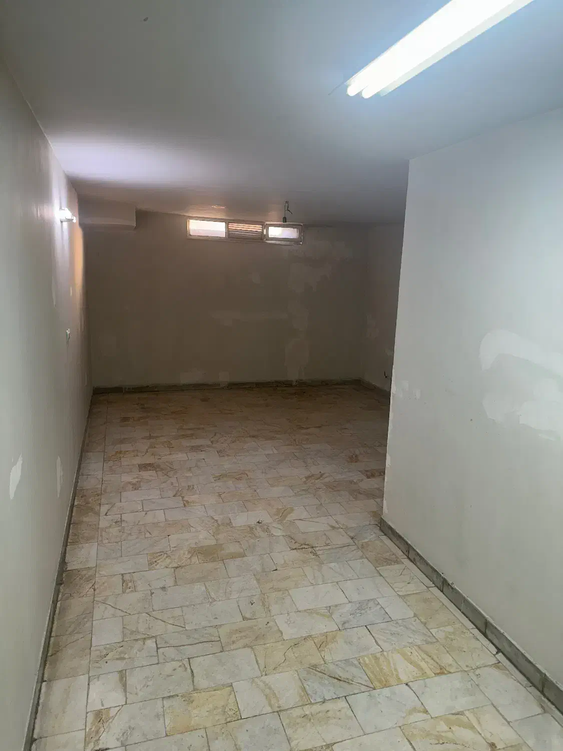 زیر همکف ۸۵ متر