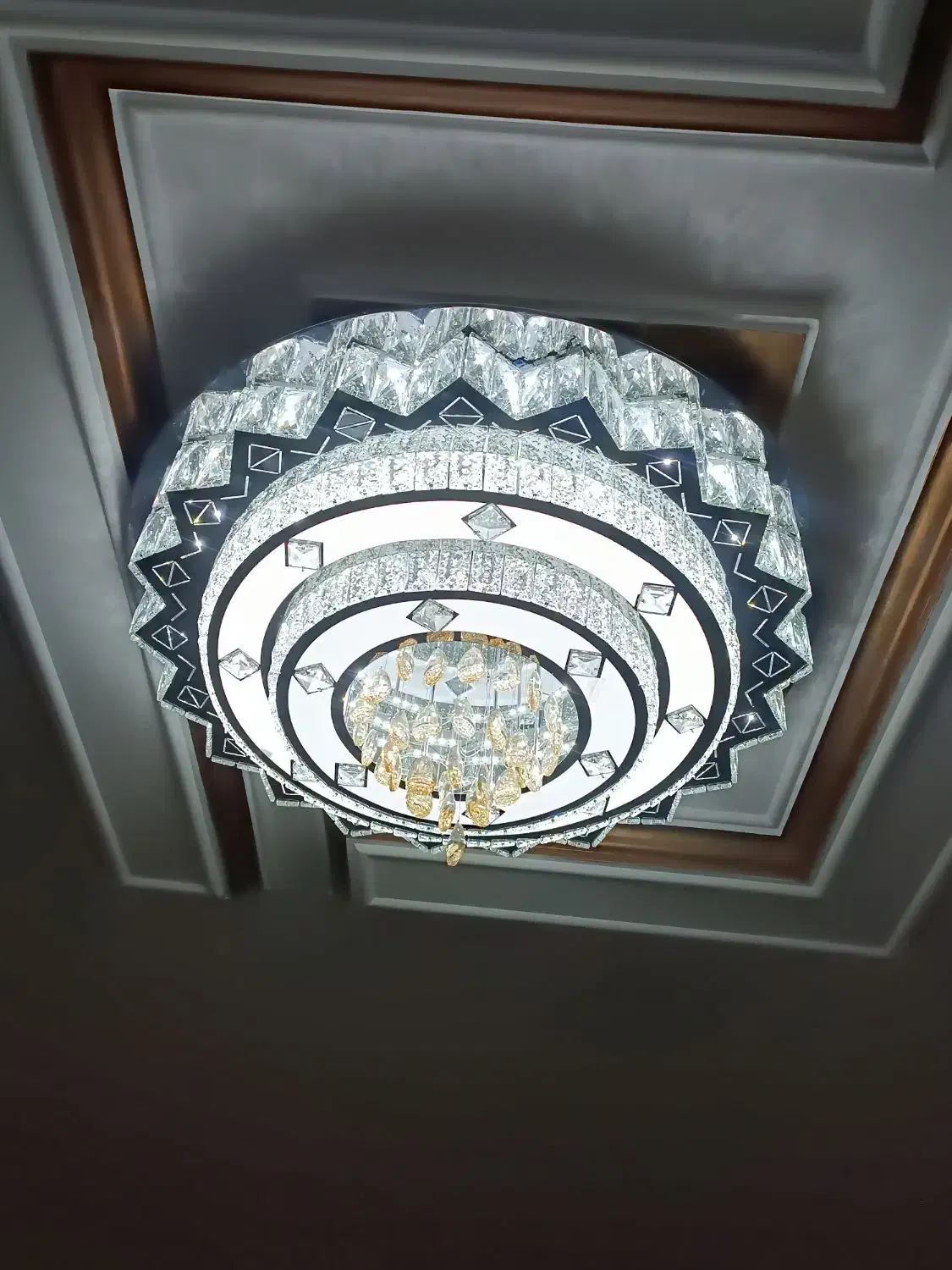 لوستر|لوستر و چراغ آویز|مشهد, انقلاب|دیوار