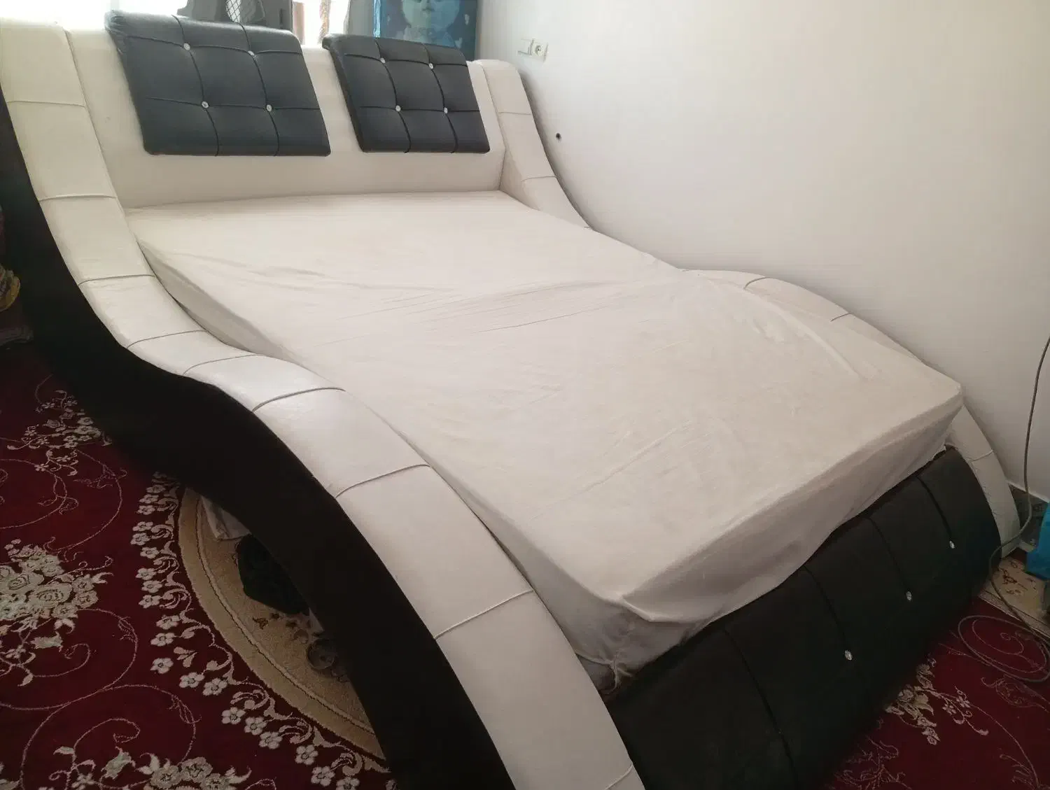 تخت خواب دو نفره در حد نو|تخت و سرویس خواب|سرپل ذهاب, |دیوار