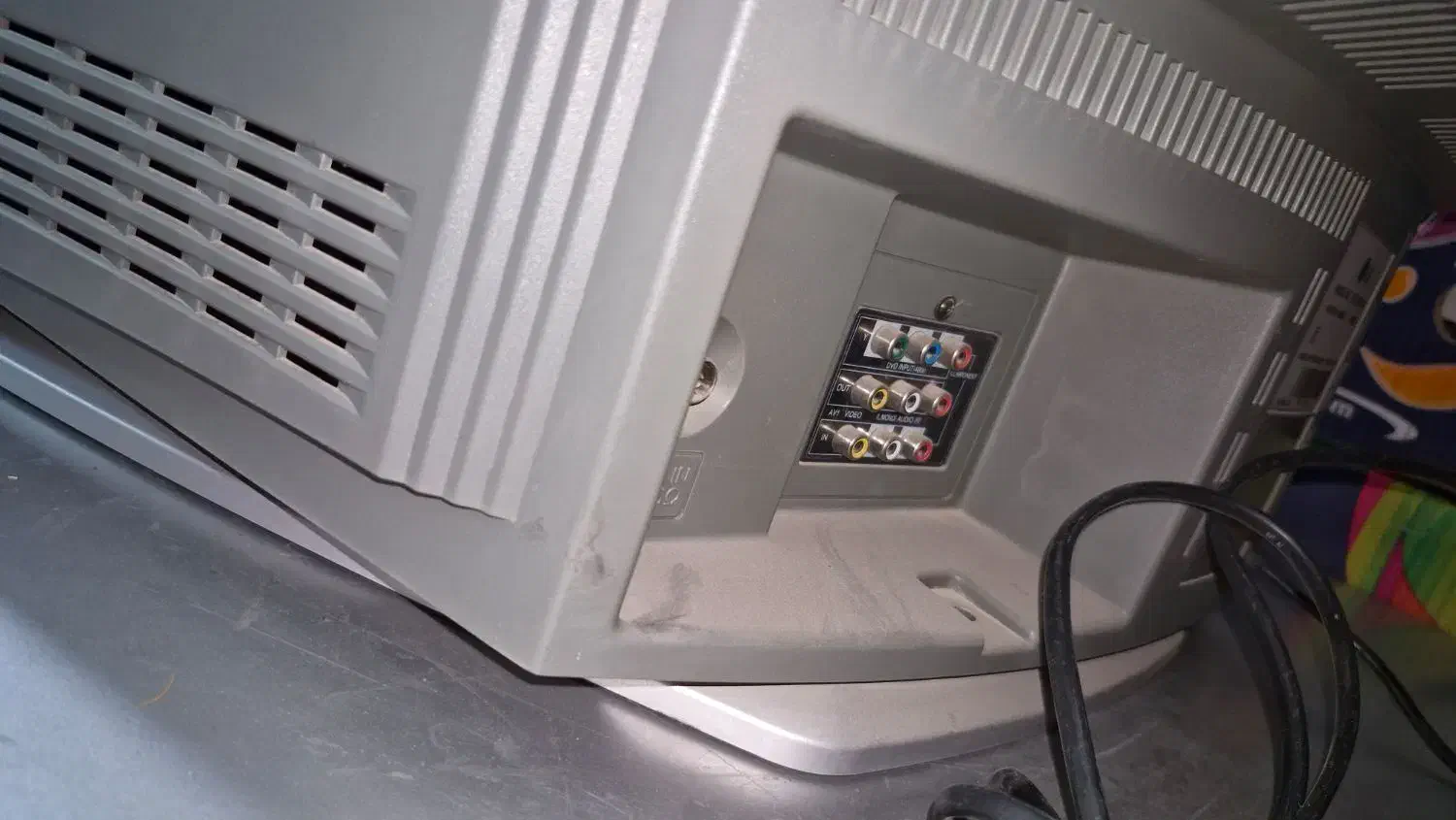 تلویزیون ۲۱ اینچ ال جی با میز|تلویزیون و پروژکتور|اصفهان, گلزار|دیوار