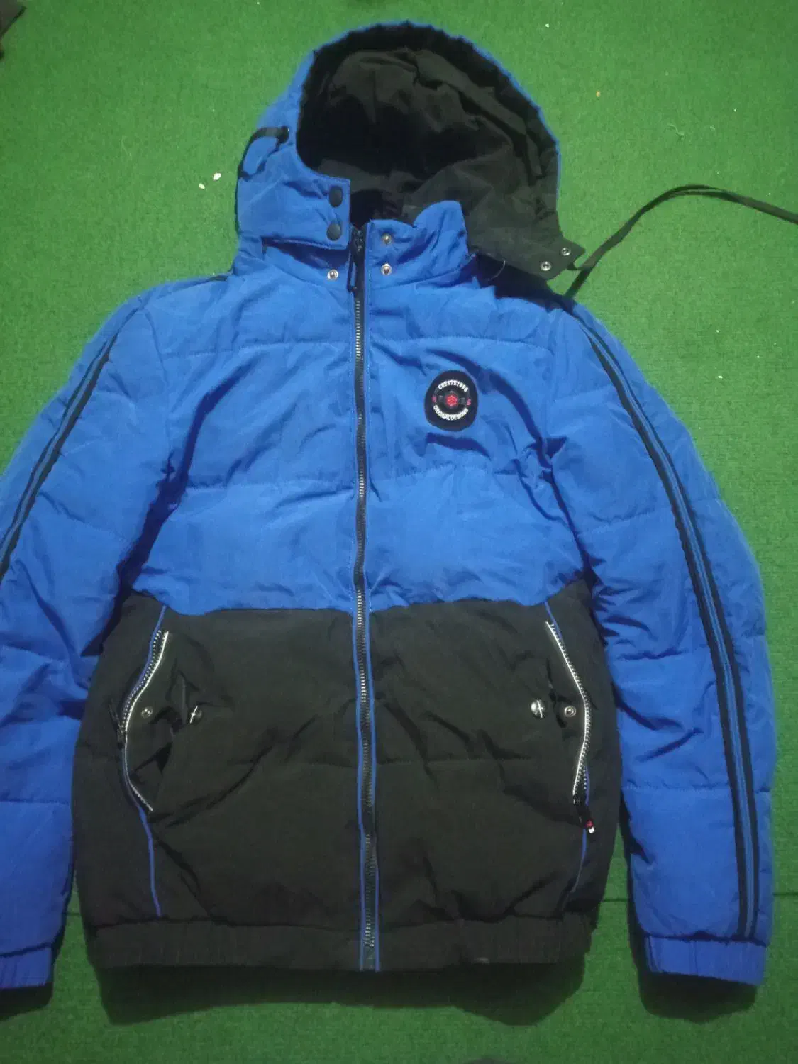 کاپشن|لباس|زرند, |دیوار