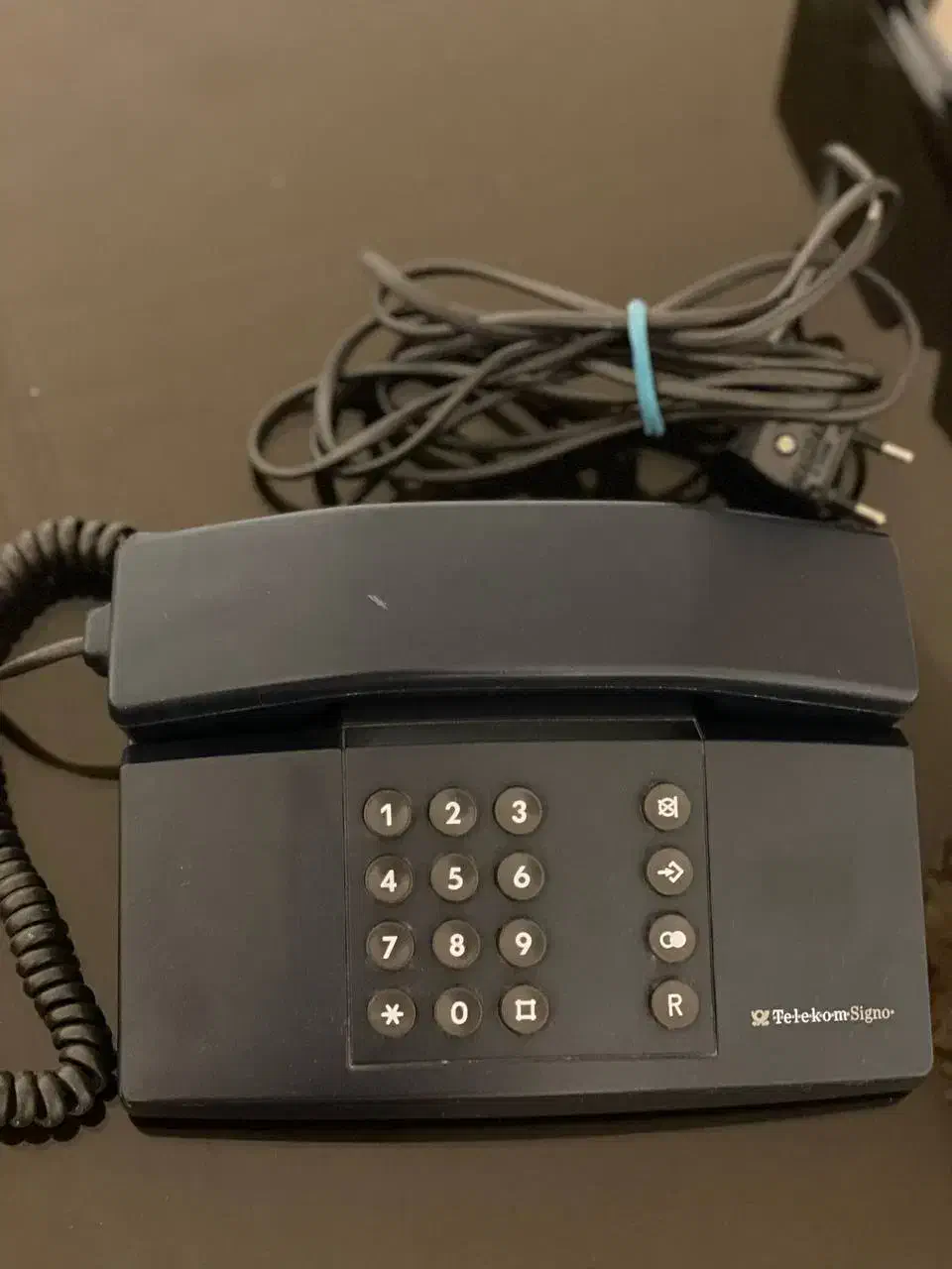 تلفن|تلفن رومیزی|اندیشه, اندیشه فاز ۴|دیوار