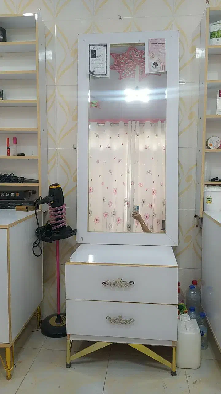 کمد و صندلی آرایشگاه|آرایشگاه و سالن‌های زیبایی|کرمانشاه, |دیوار