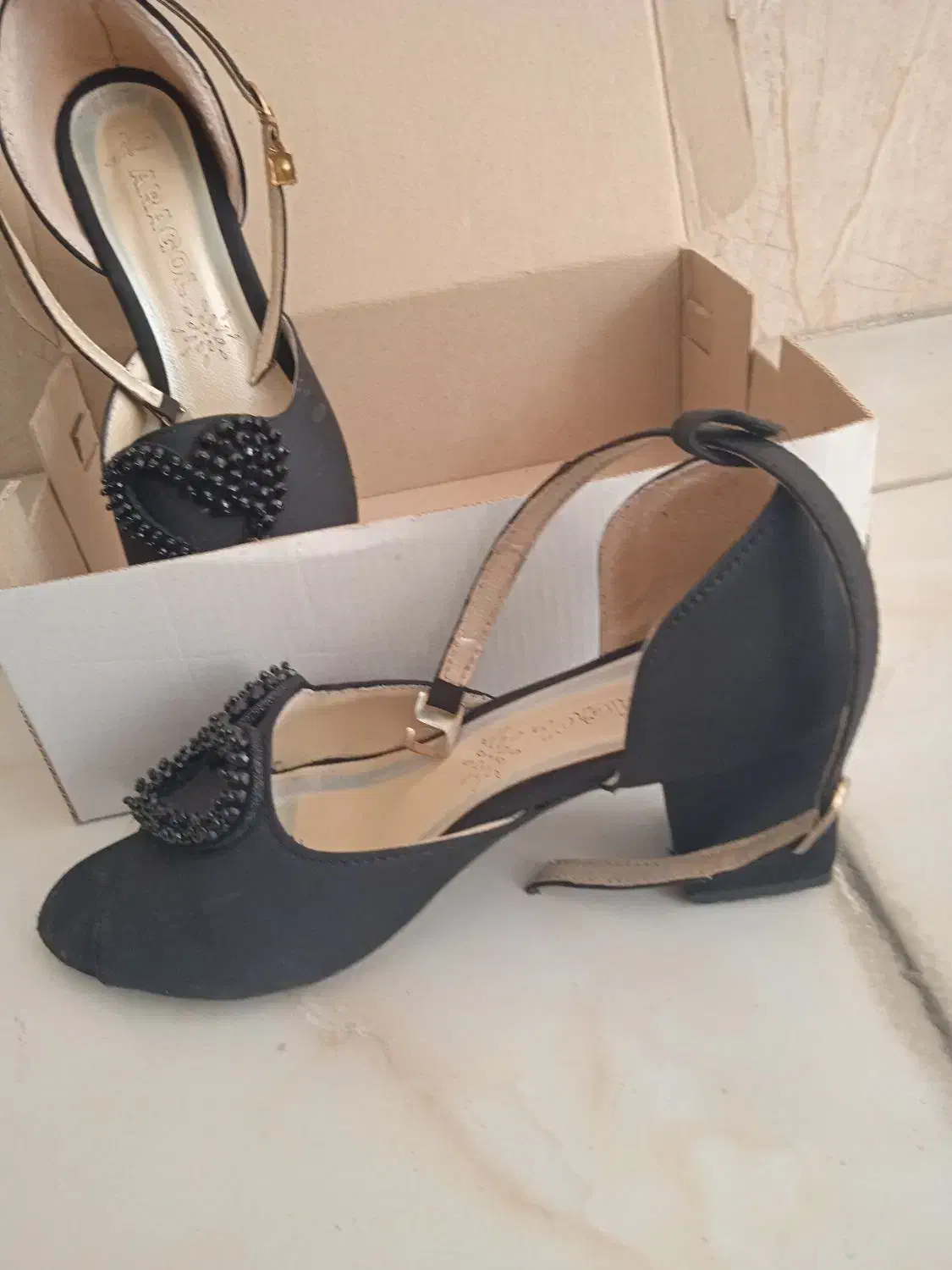 کفش مجلسی|کیف، کفش، کمربند|اشنویه, |دیوار