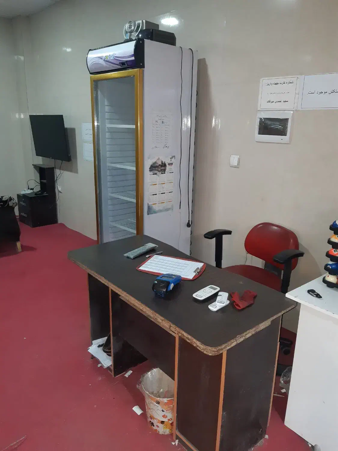 میز اداری و موکت و مبل و صندلی گردان|مبلمان اداری|فولادشهر, B4|دیوار