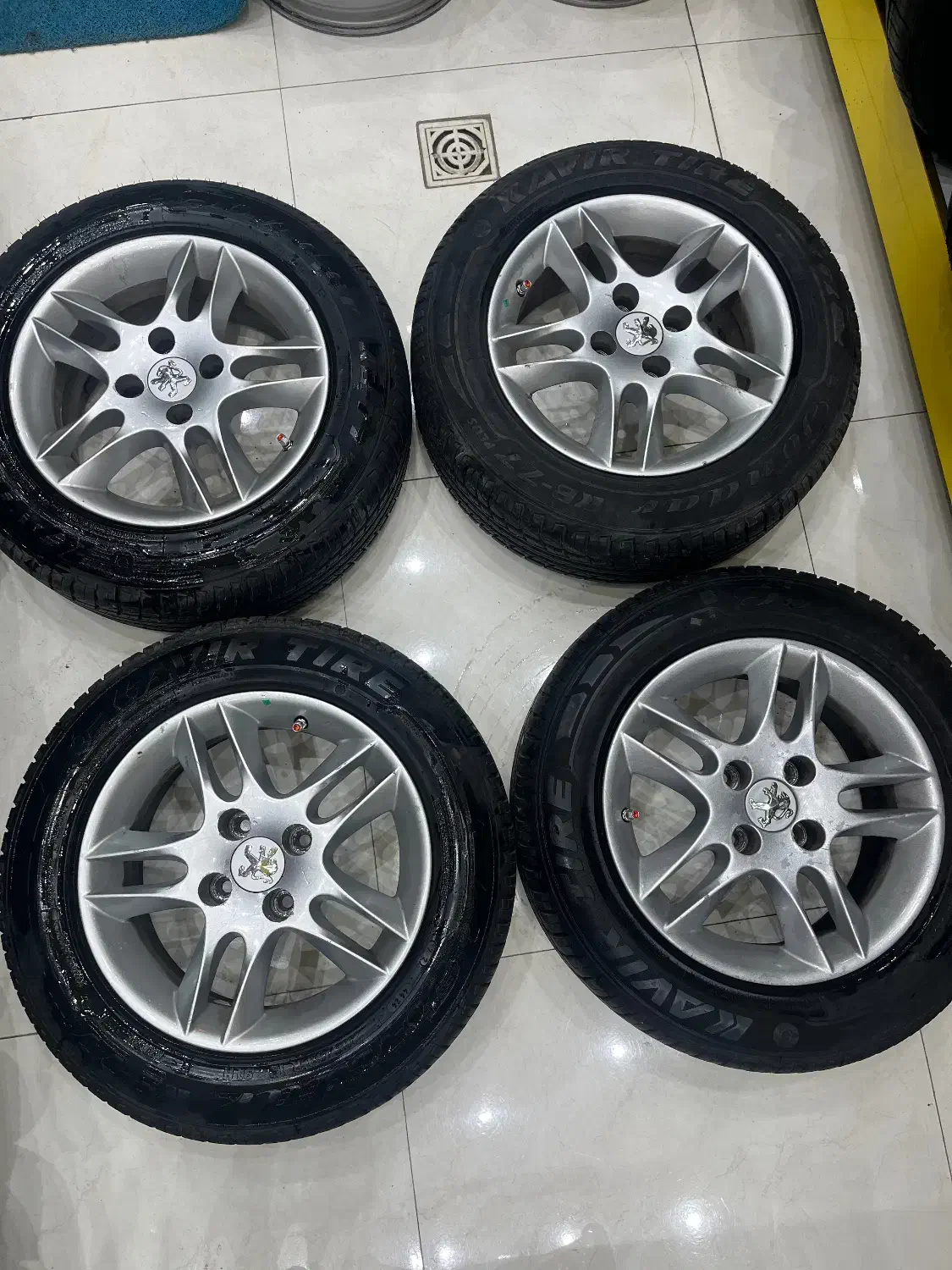 رینگ‌۵ پر شرکتی با لاستیک ۲۰۵.۶۰.۱۵|قطعات یدکی و لوازم جانبی|قشلاق دشت, |دیوار