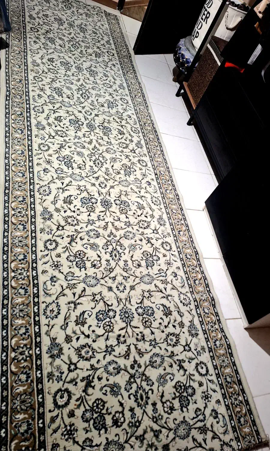 کنار فرش ۴متر رنگ کرم کاملانو بدون آسیب و زدگی|فرش|شیراز, ابیوردی|دیوار