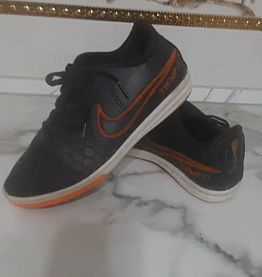 کفش ورزشی|کیف، کفش، کمربند|مرند, |دیوار